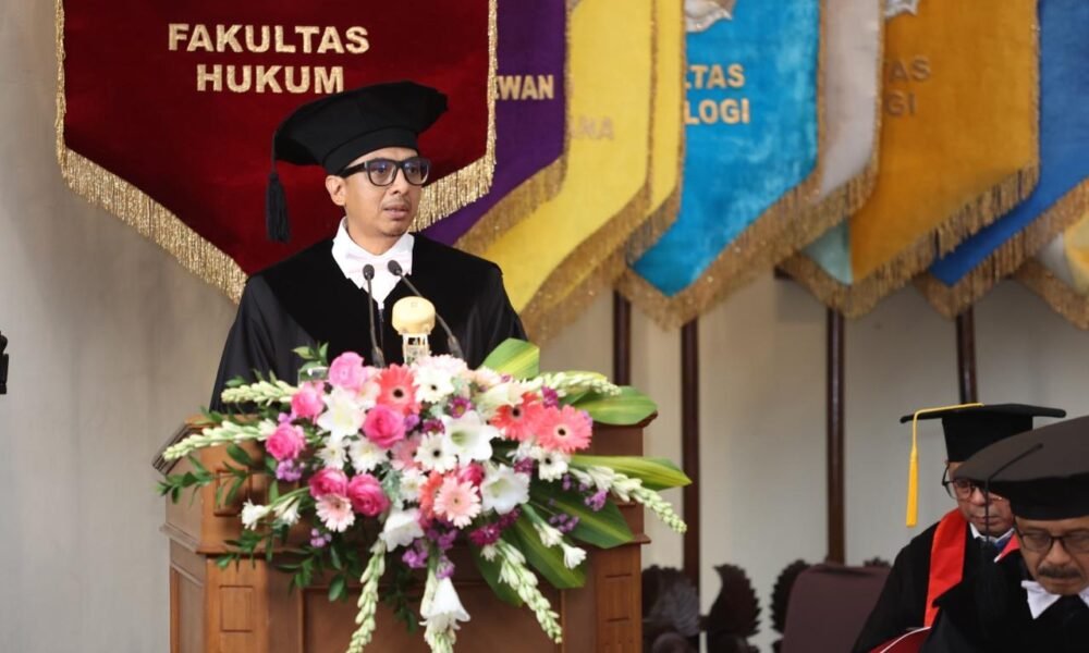 Prof. Zainal Arifin Mochtar dikukuhkan sebagai Guru Besar FH UGM, Kamis (15/1/2026) di Balairung UGM
