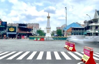 Tugu Pal Putih atau Tugu Golong Gilig
