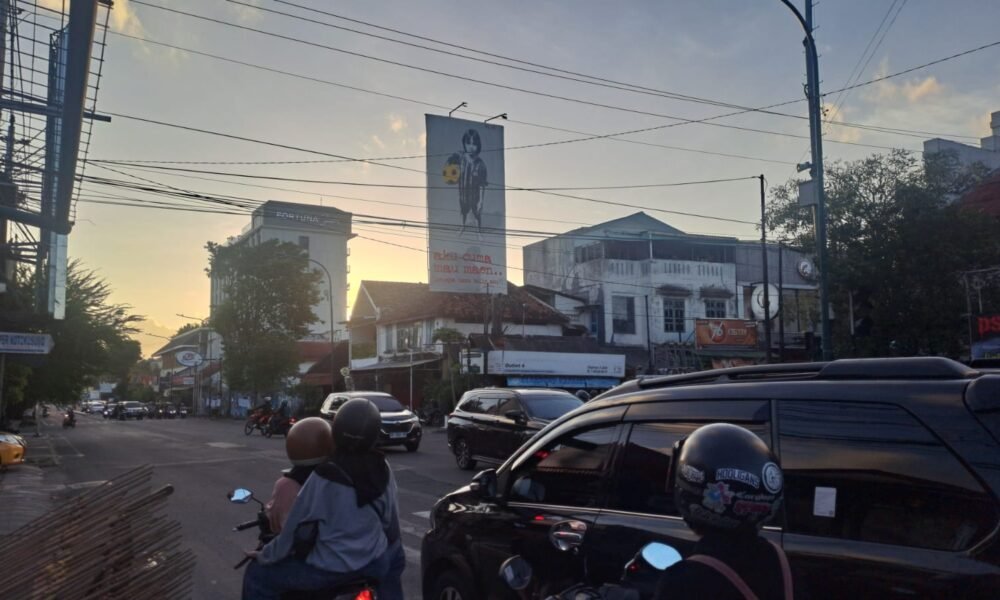 Pameran "Sayangi Teman" karya Digie Sigit di area eks Bioskop Permata, Jalan Sultan Agung, Pakualaman, Yogyakarta
