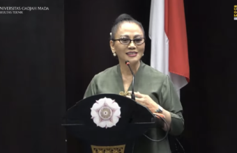 Guru Besar Fakultas Teknik (FT) Universitas Gadjah Mada (UGM) bidang Arsitektur dan Perencanaan Pariwisata, Prof. Wiendu Nuryanti dalam Valedictory Lecture, Selasa (28/7/2026) di Auditorium SGLC FT UGM.