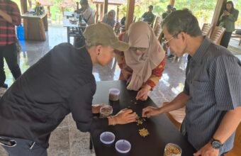 Pelatihan pengolahan kopi pascapanen untuk pegiat Desa Wisata Tinalah, Kulon Progo, yang menjadi bagian dari program Pengabdian kepada Masyarakat (PkM) akademisi UPN "Veteran" Yogyakarta, 22-23 Agustus 2026 (Foto: Arsip UPN "Veteran" Yogyakarta)