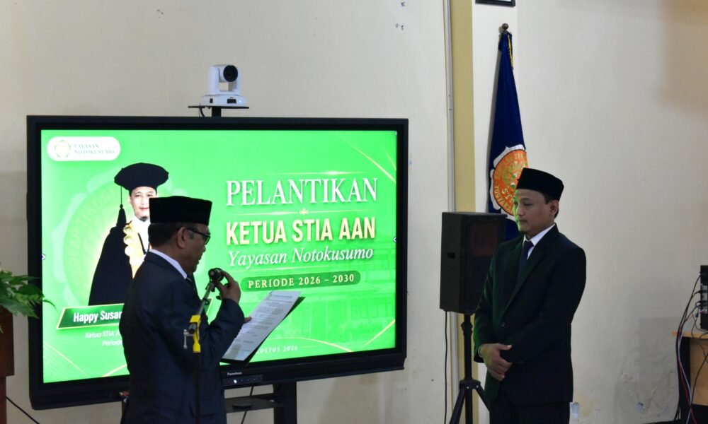 Happy Susanto, S.Sos., M.A., M.P.A. resmi dilantik kembali sebagai Ketua STIA AAN Notokusumo untuk masa bakti 2026–2030 oleh Ketua Yayasan Notokusumo, Drs. Samudro Tjondronegoro, M.Hum., Senin (31/8/2026).